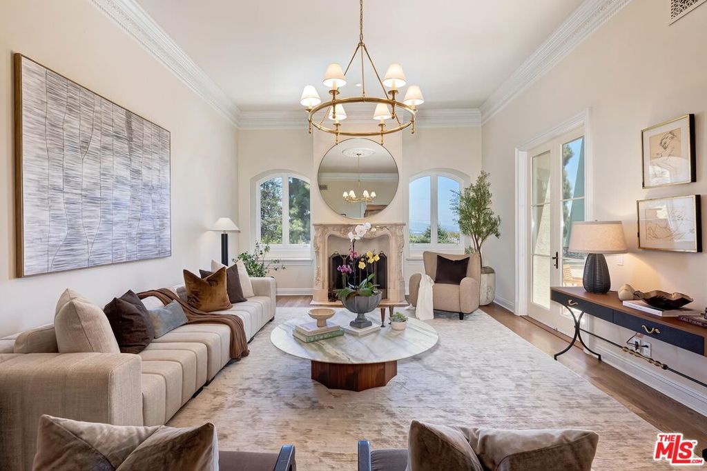 Image 2 of property listing at 10102 Empyrean Way 304, Los Angeles, CA 90067