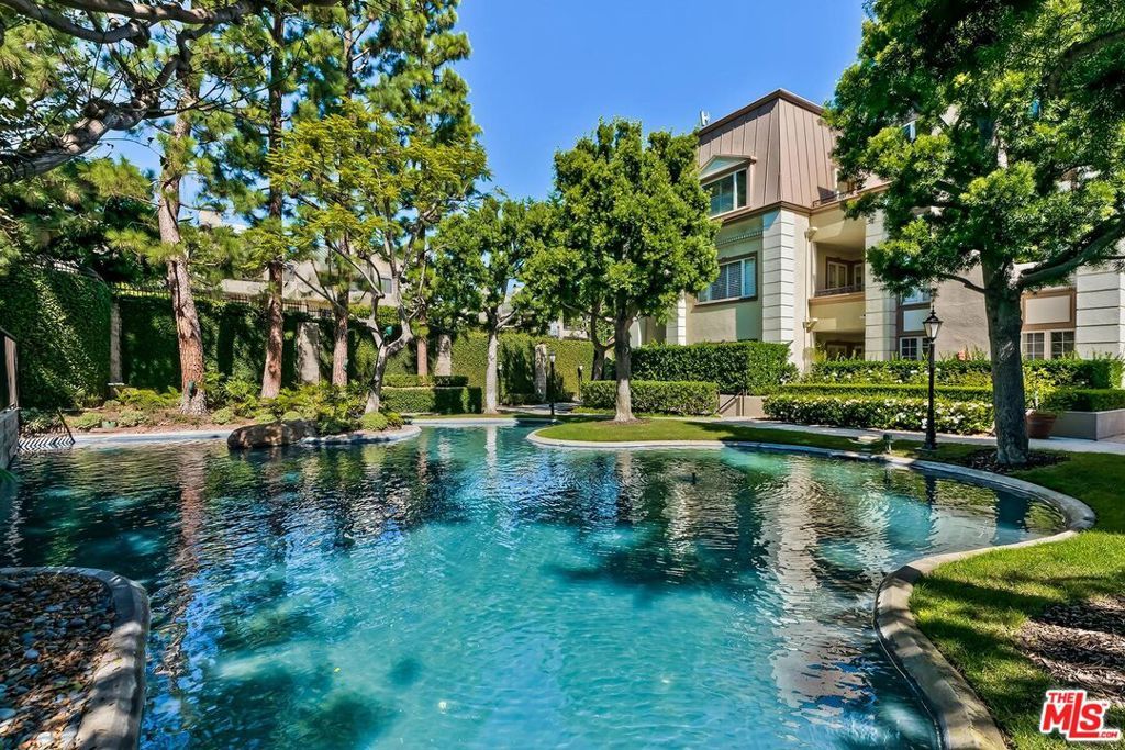 Image 23 of property listing at 10102 Empyrean Way 304, Los Angeles, CA 90067