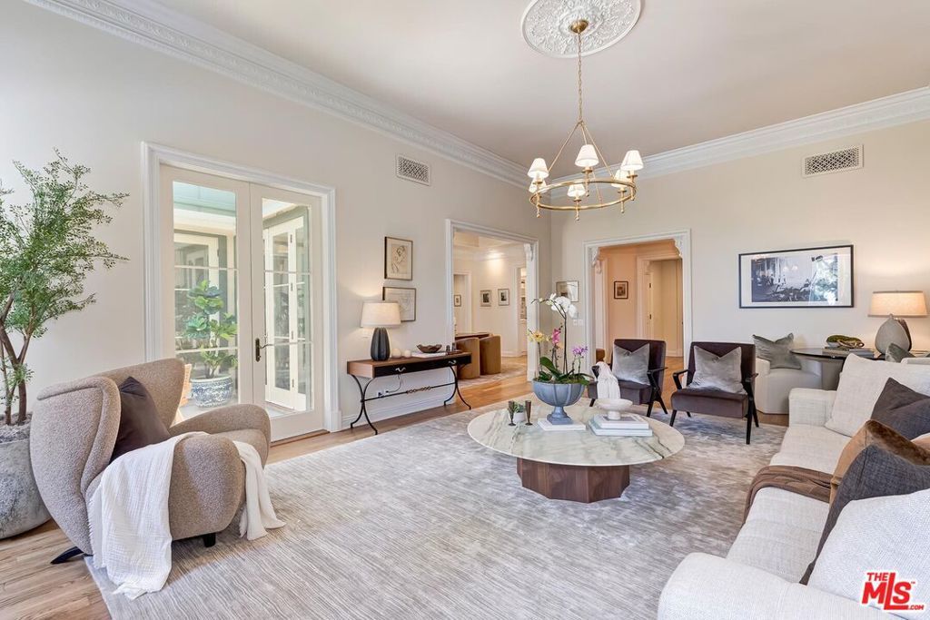 Image 3 of property listing at 10102 Empyrean Way 304, Los Angeles, CA 90067