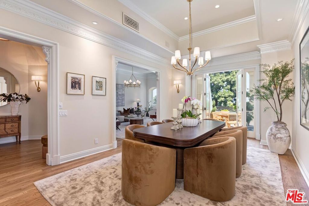 Image 4 of property listing at 10102 Empyrean Way 304, Los Angeles, CA 90067