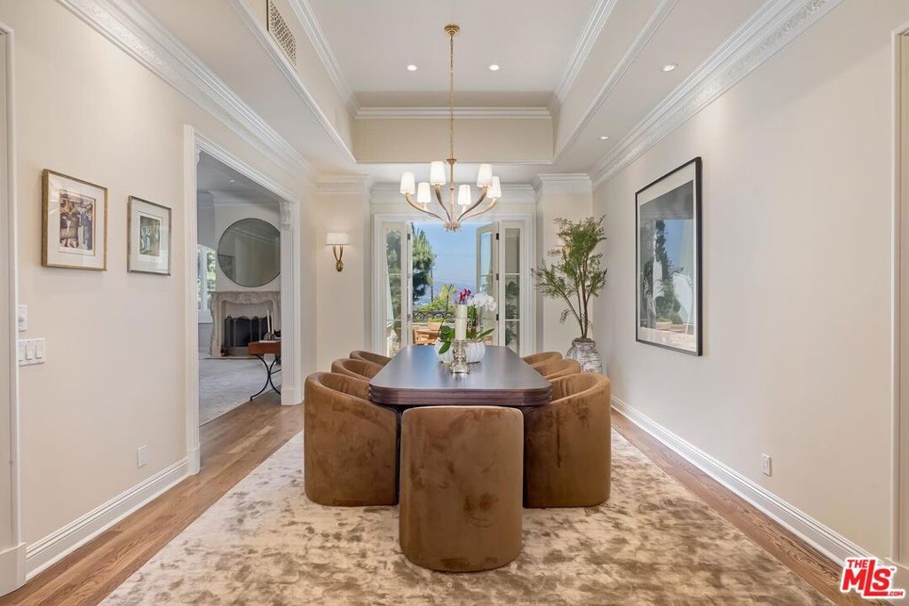 Image 5 of property listing at 10102 Empyrean Way 304, Los Angeles, CA 90067