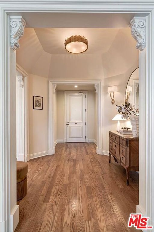 Image 7 of property listing at 10102 Empyrean Way 304, Los Angeles, CA 90067