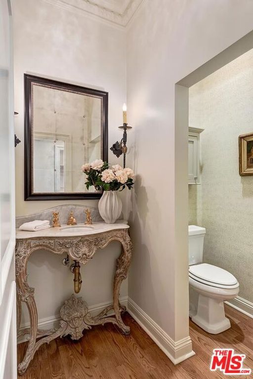 Image 8 of property listing at 10102 Empyrean Way 304, Los Angeles, CA 90067