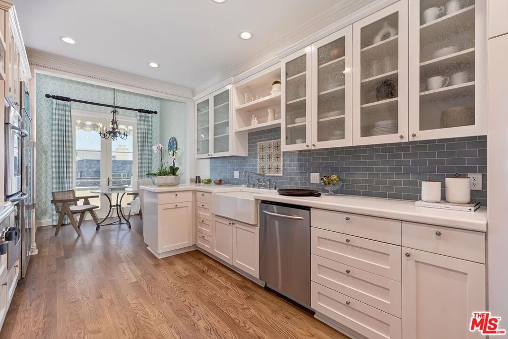 Image 9 of property listing at 10102 Empyrean Way 304, Los Angeles, CA 90067