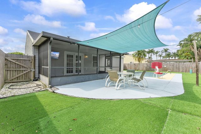 7803 Elwood Drive, Greenacres, FL 33467