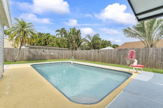 7803 Elwood Drive, Greenacres, FL 33467
