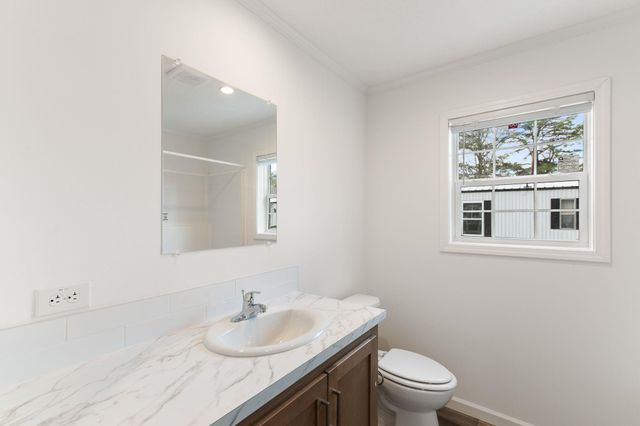 40 Pine Street, Hinsdale, NH 03451