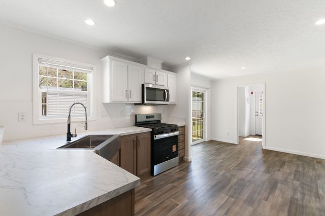 40 Pine Street, Hinsdale, NH 03451
