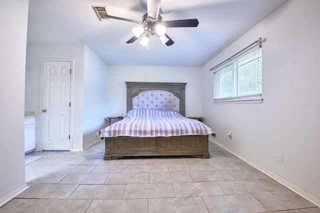 729 Newman Street, Angleton, TX 77515