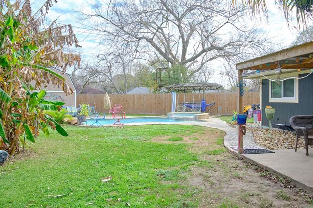 729 Newman Street, Angleton, TX 77515