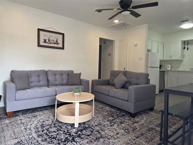 853 Broadway Avenue A, Euless, TX 76040