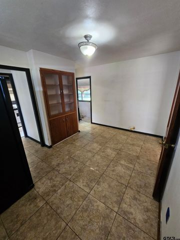 2000 Laura Lee, Kilgore, TX 75662
