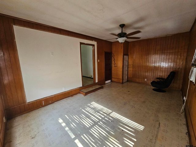 2000 Laura Lee, Kilgore, TX 75662