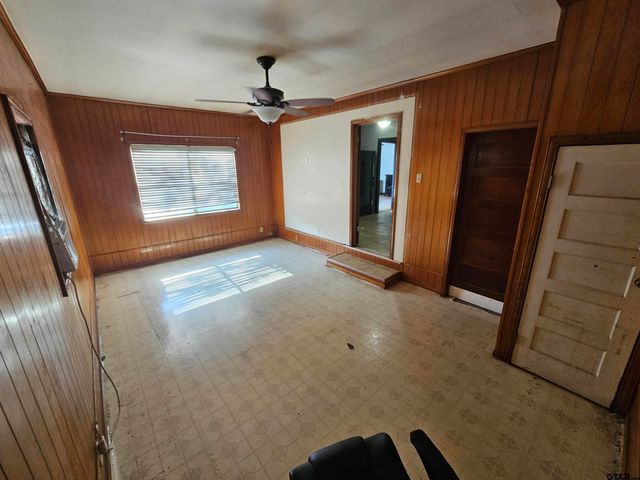 2000 Laura Lee, Kilgore, TX 75662