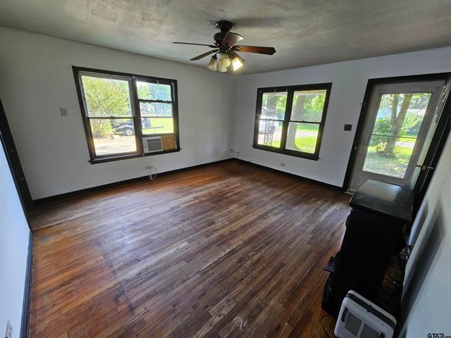 2000 Laura Lee, Kilgore, TX 75662