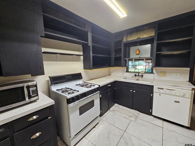 2000 Laura Lee, Kilgore, TX 75662