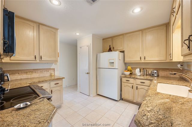 8908 Driftwood Drive, College Station, TX 77845