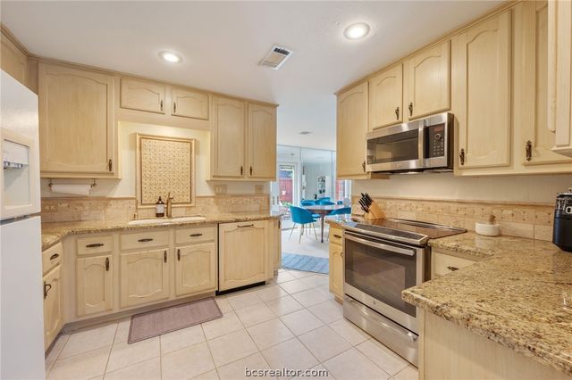 8908 Driftwood Drive, College Station, TX 77845