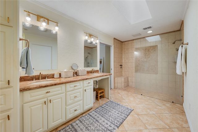 8908 Driftwood Drive, College Station, TX 77845
