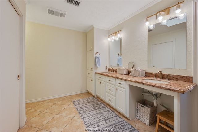 8908 Driftwood Drive, College Station, TX 77845