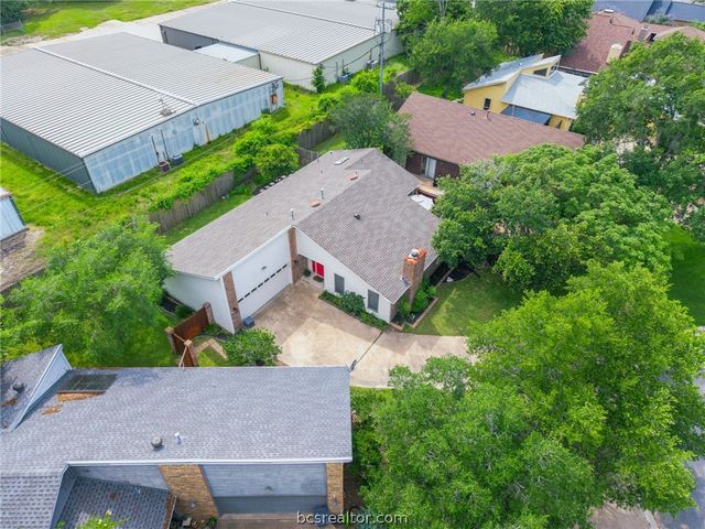 8908 Driftwood Drive, College Station, TX 77845