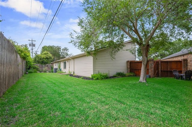 8908 Driftwood Drive, College Station, TX 77845