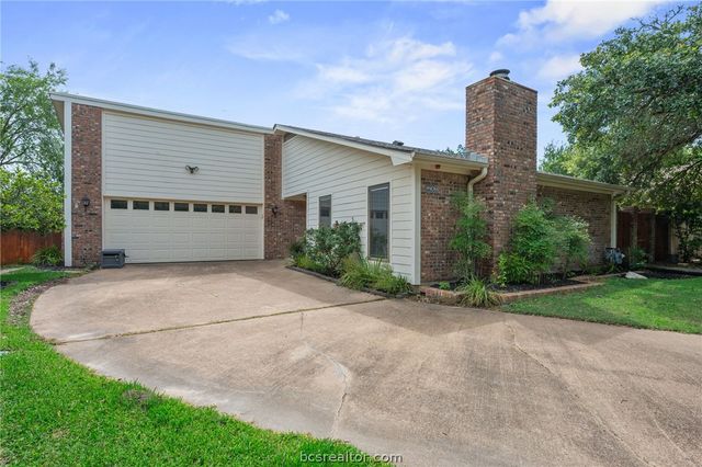 8908 Driftwood Drive, College Station, TX 77845
