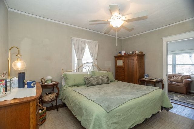 219 W Oak Avenue, Wheaton, IL 60187