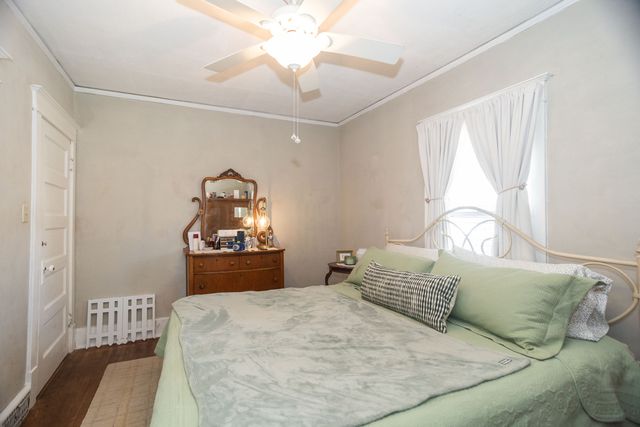 219 W Oak Avenue, Wheaton, IL 60187