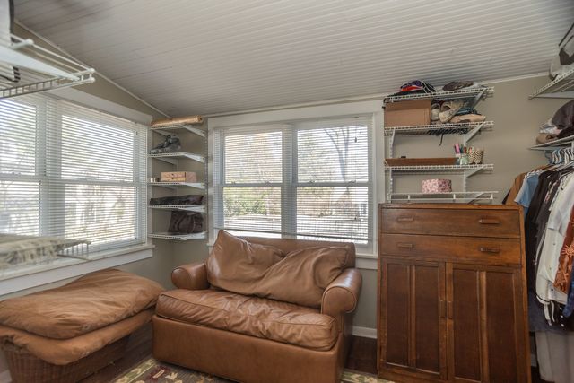 219 W Oak Avenue, Wheaton, IL 60187