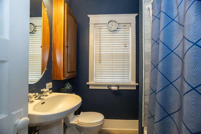 219 W Oak Avenue, Wheaton, IL 60187