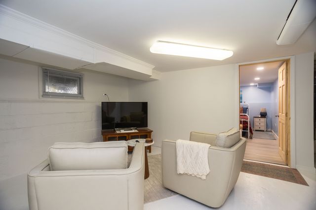 219 W Oak Avenue, Wheaton, IL 60187