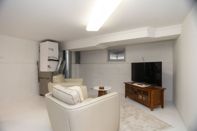 219 W Oak Avenue, Wheaton, IL 60187