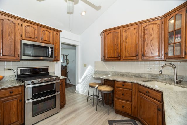 219 W Oak Avenue, Wheaton, IL 60187