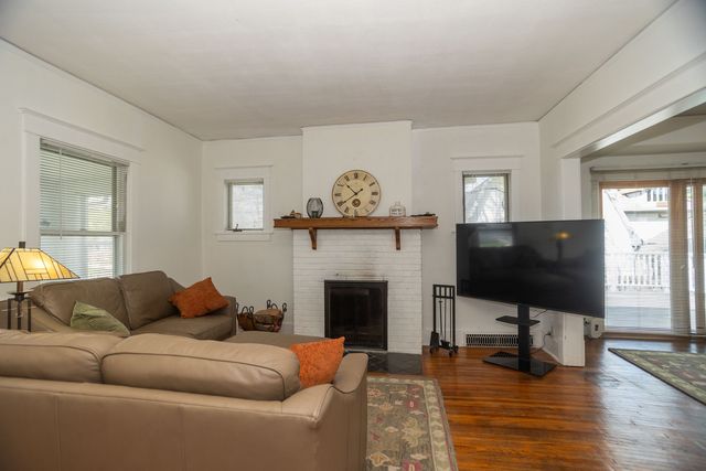 219 W Oak Avenue, Wheaton, IL 60187