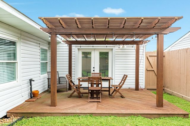 105 Marlin Avenue, Galveston, TX 77550