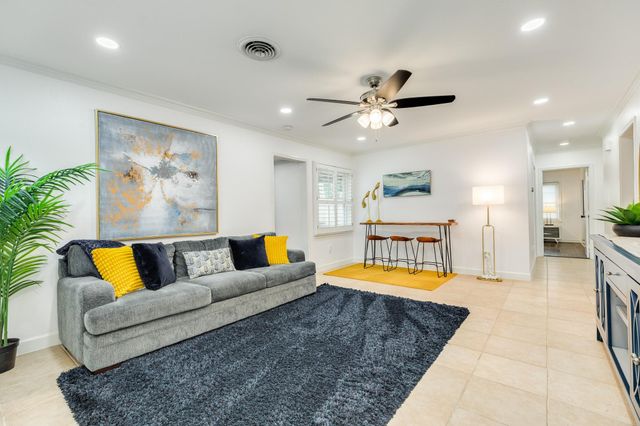 105 Marlin Avenue, Galveston, TX 77550