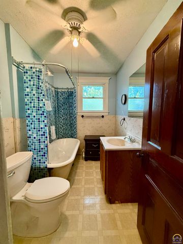 106 W Dayton AVE, Burlingame, KS 66413