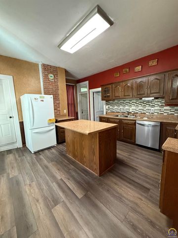 106 W Dayton AVE, Burlingame, KS 66413