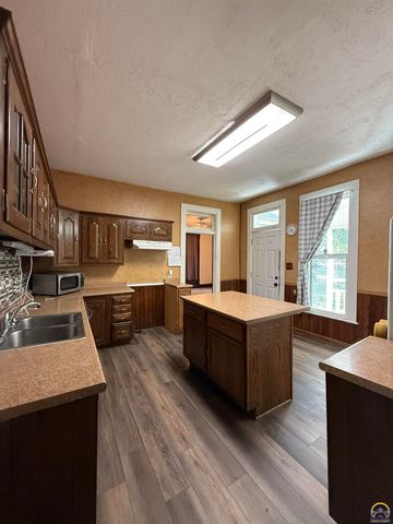 106 W Dayton AVE, Burlingame, KS 66413