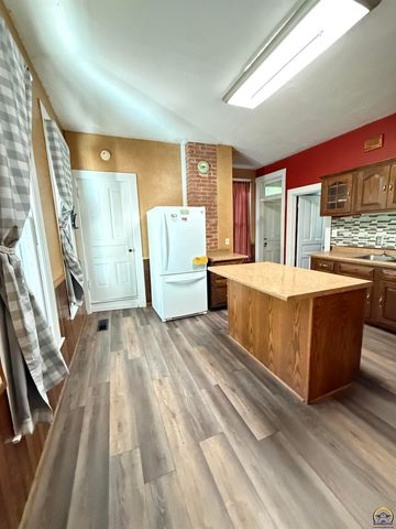 106 W Dayton AVE, Burlingame, KS 66413