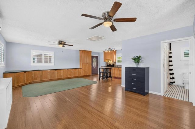 437 43RD AVE N, St Petersburg, FL 33703