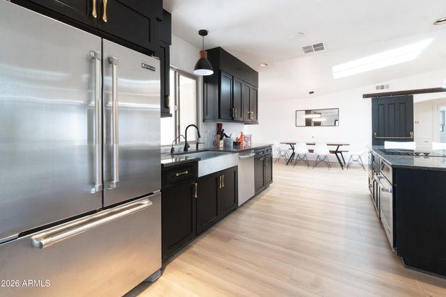 4451 E EARLL Drive, Phoenix, AZ 85018