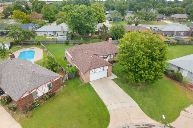 914 S Breckenridge Ct, Wichita, KS 67207