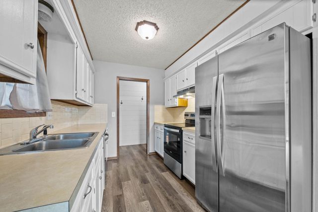 914 S Breckenridge Ct, Wichita, KS 67207