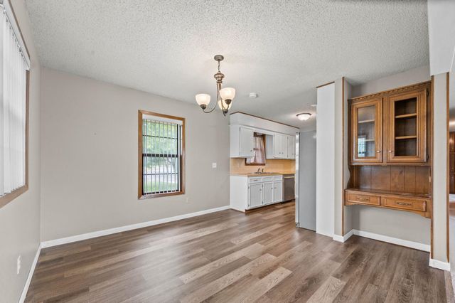 914 S Breckenridge Ct, Wichita, KS 67207