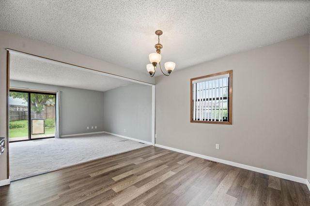 914 S Breckenridge Ct, Wichita, KS 67207