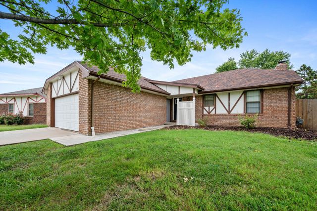 914 S Breckenridge Ct, Wichita, KS 67207