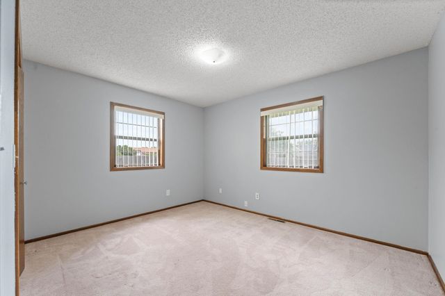 914 S Breckenridge Ct, Wichita, KS 67207