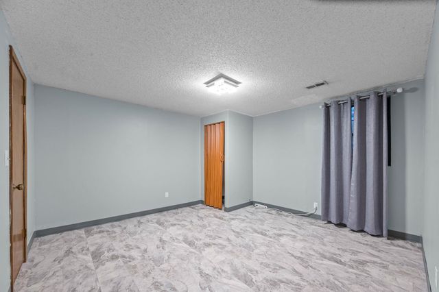 914 S Breckenridge Ct, Wichita, KS 67207